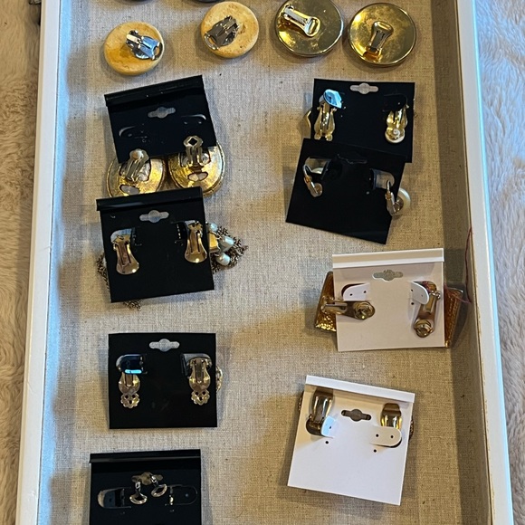 Lot of 13 pairs of Vintage clip-on Earrings - Picture 2 of 10